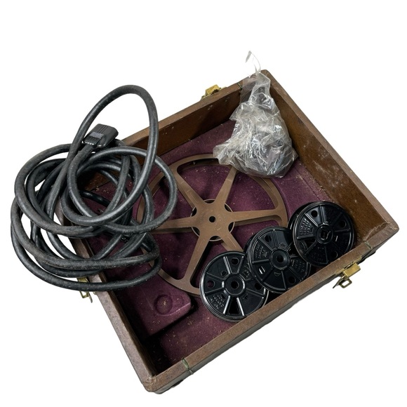 Revere Model 48 16mm Film Projector w/Original Hard Case & Cord - Picture 9 of 16